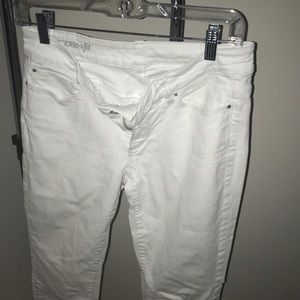 Ann Taylor white jeans. Skinny. Size 6.